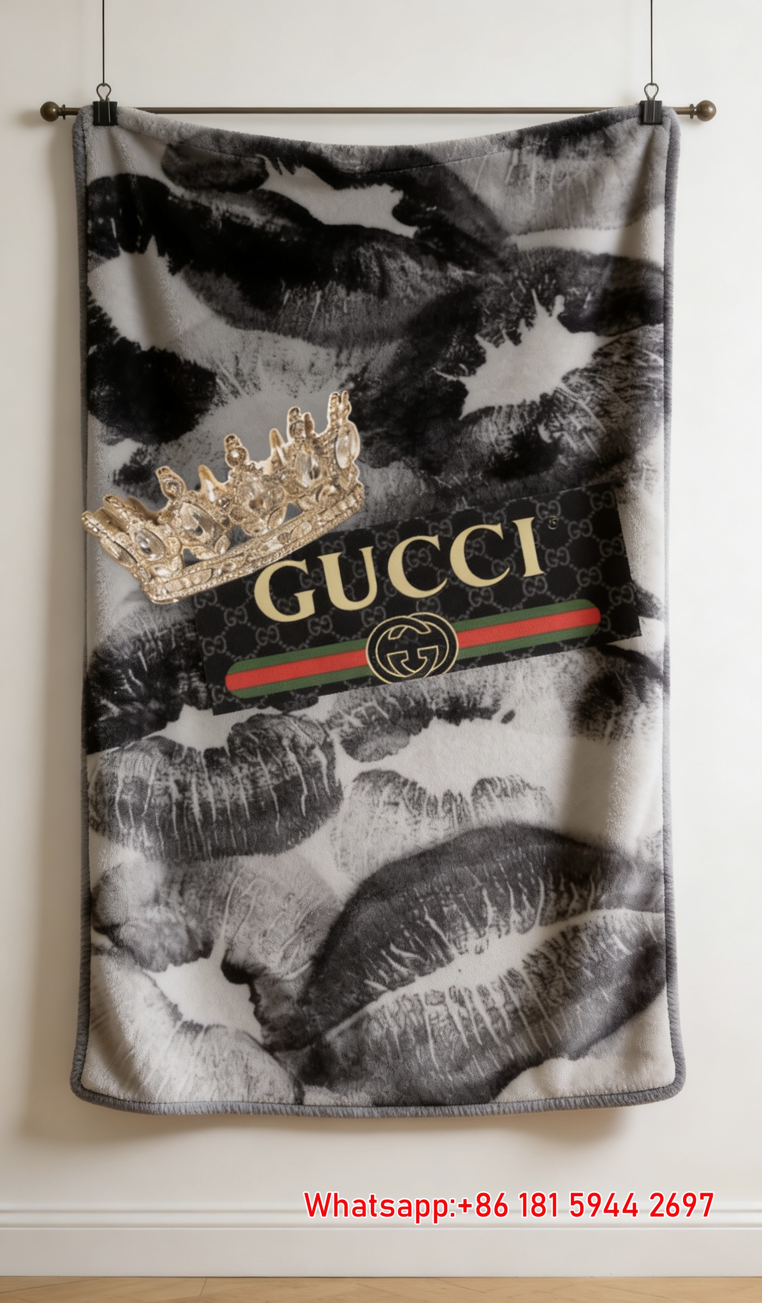 Gucci Queen’s Kiss throw Blanket Gucci Crown & Kisses Tapestry IMG_2728